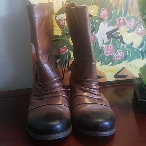 Vince Camuto leather boot size 10 - Picture 2 of 6